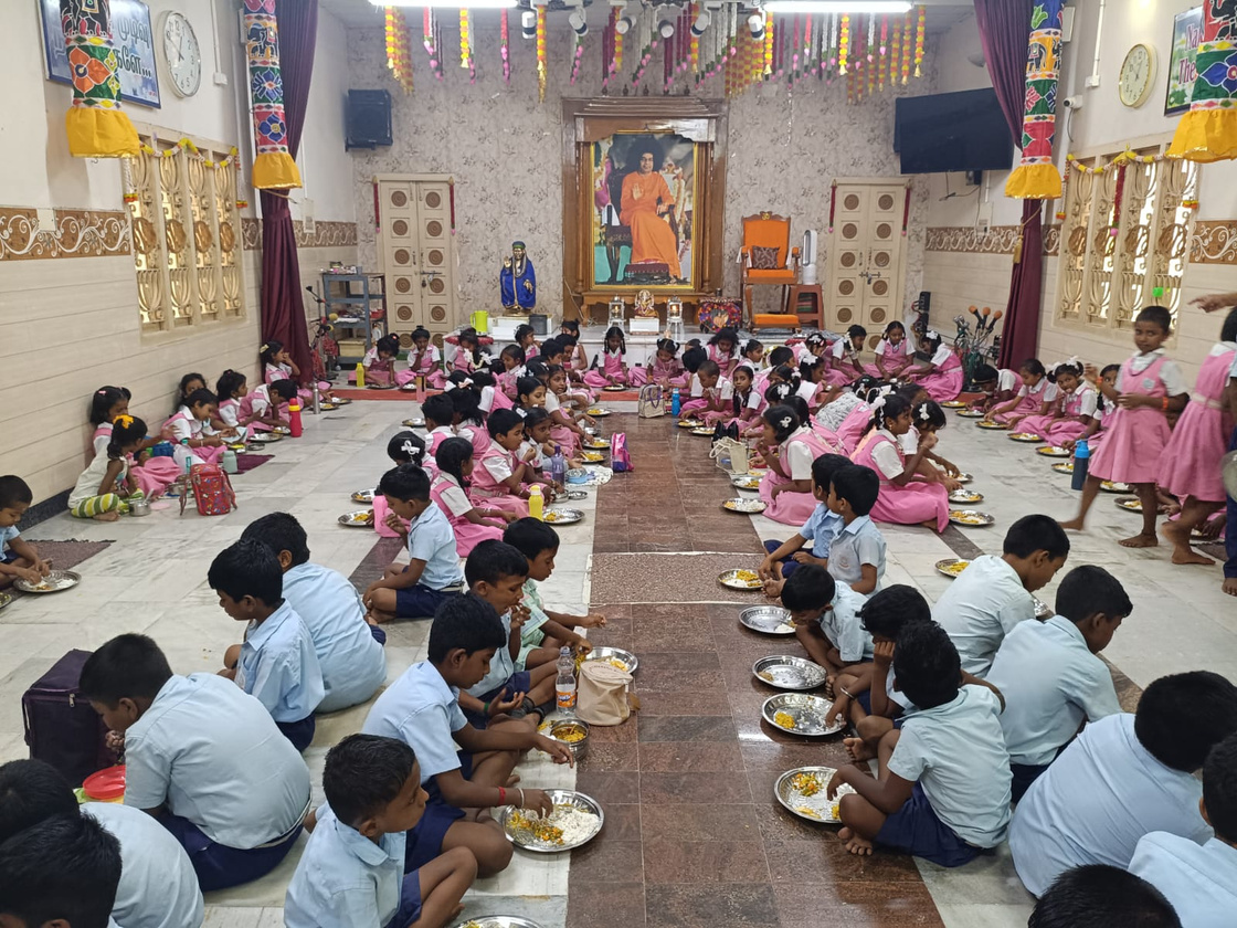 Mid-day Meals Programme β presentation photograph 1
