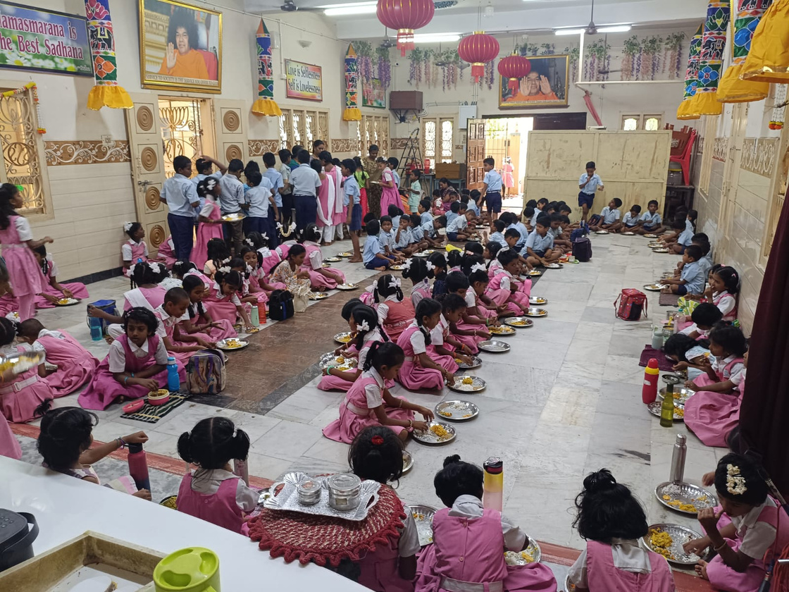 Mid-day Meals Programme β presentation photograph 2