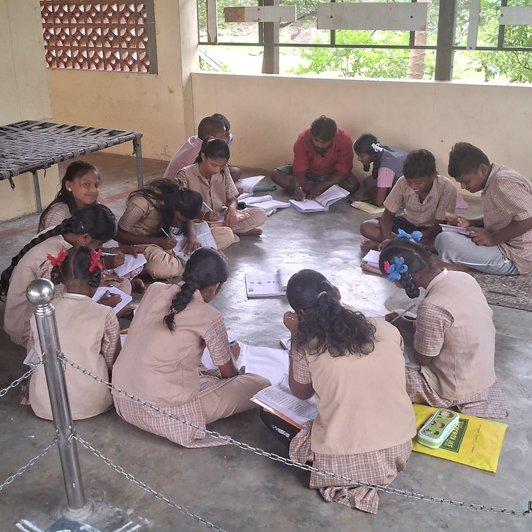 Free Coaching Centre β presentation photograph 5
