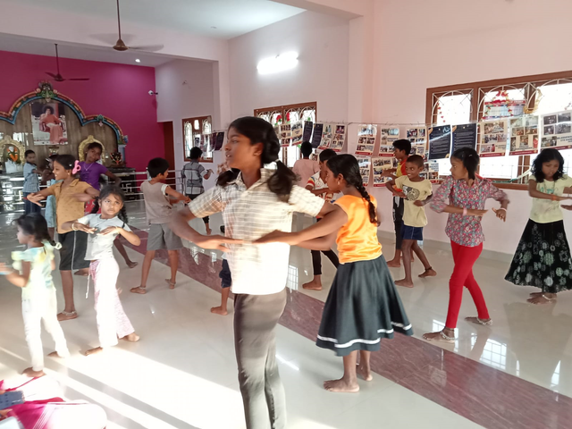 Yoga for Tuition Children β presentation photograph 3